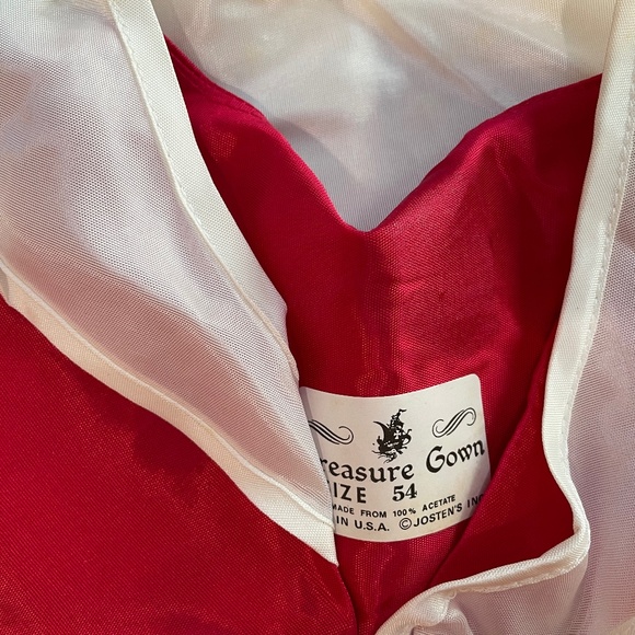 Excellent Condition Graduation Gown - Picture 2 of 8